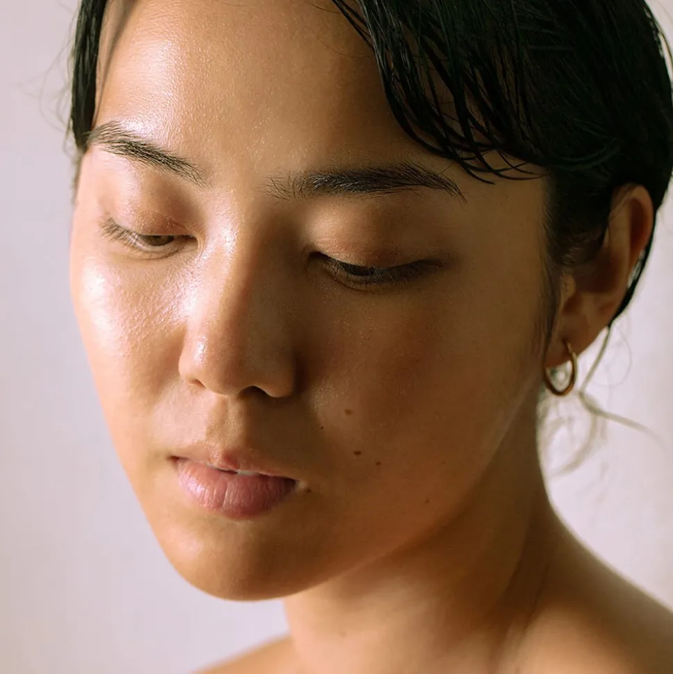 MÁDARA Aufhellende Peeling-Maske 60 ml