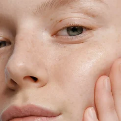 MÁDARA Botanic Niacinamide 5-in-1 Serum 30 ml