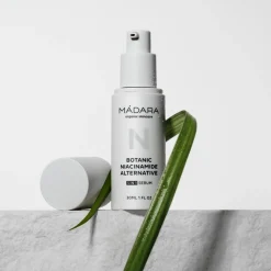 MÁDARA Botanic Niacinamide 5-in-1 Serum 30 ml