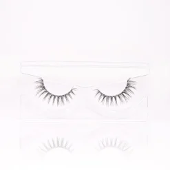 NICLAY by Florian Ferino Wimpernkranz Look 4