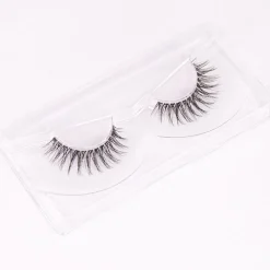 NICLAY by Florian Ferino Wimpernkranz Look 4