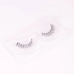 NICLAY by Florian Ferino Wimpernkranz Look 3