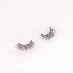 NICLAY by Florian Ferino Wimpernkranz Look 2