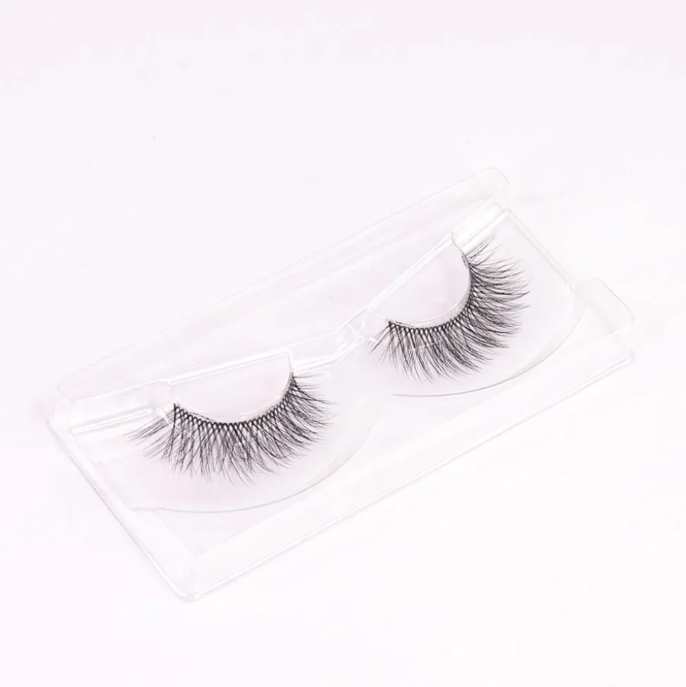 NICLAY by Florian Ferino Wimpernkranz Look 2