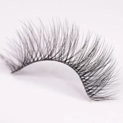 NICLAY by Florian Ferino Wimpernkranz Look 2