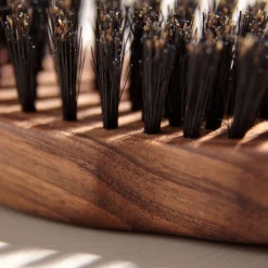 NOELIE Wildschweinborstenbürste Olivenholz