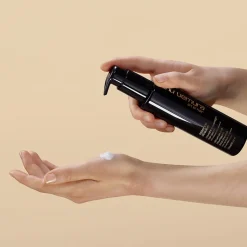 Shu Uemura Essence Absolue Nachtserum 150 ml