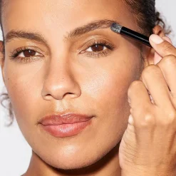 Tweezerman Abgerundeter Augenbrauenpinsel